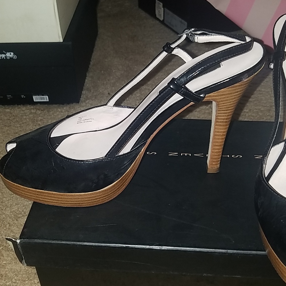 Heel shoes